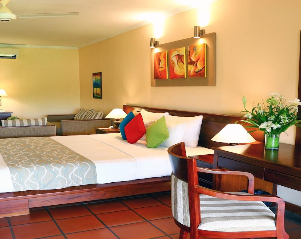 The Palms Hotel Beruwala Exterior photo