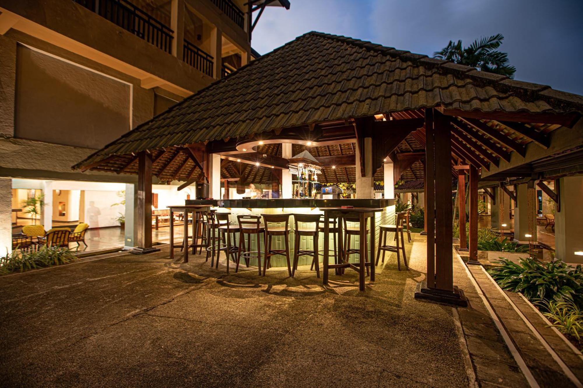 The Palms Hotel Beruwala Exterior photo
