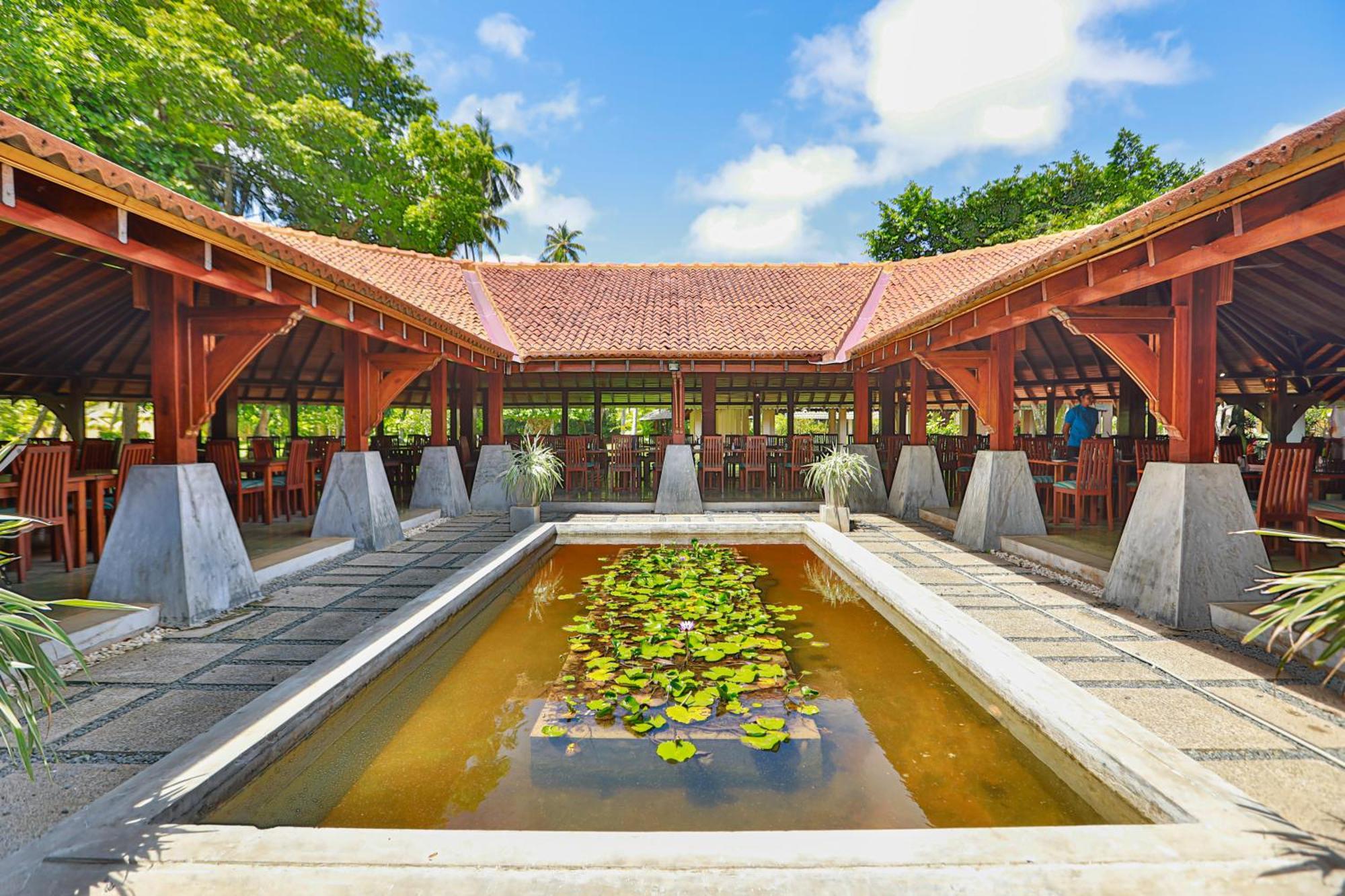 The Palms Hotel Beruwala Exterior photo