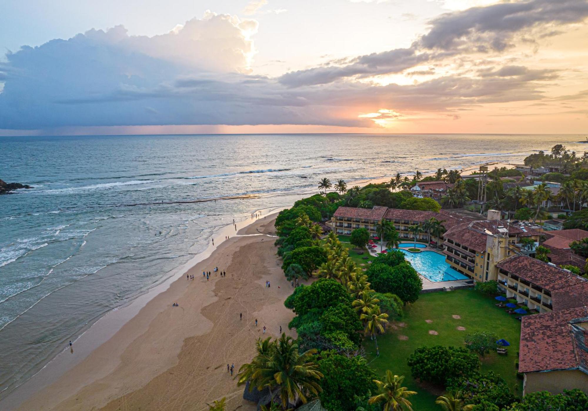 The Palms Hotel Beruwala Exterior photo